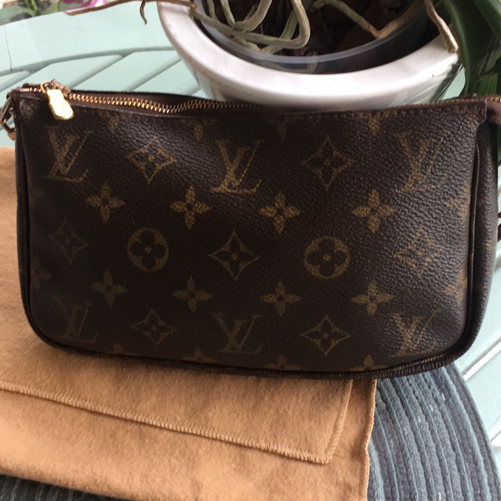 Louis Vuitton clutch in excellent condition